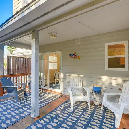Well-Equipped Emerald Isle Townhome Pets Welcome!